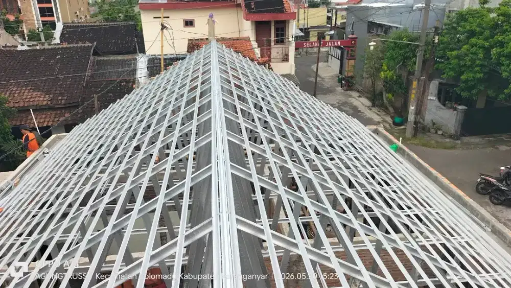 Rangka atap baja ringan