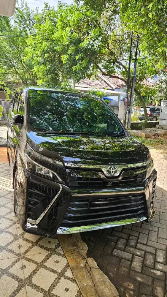 Toyota Voxy 2018