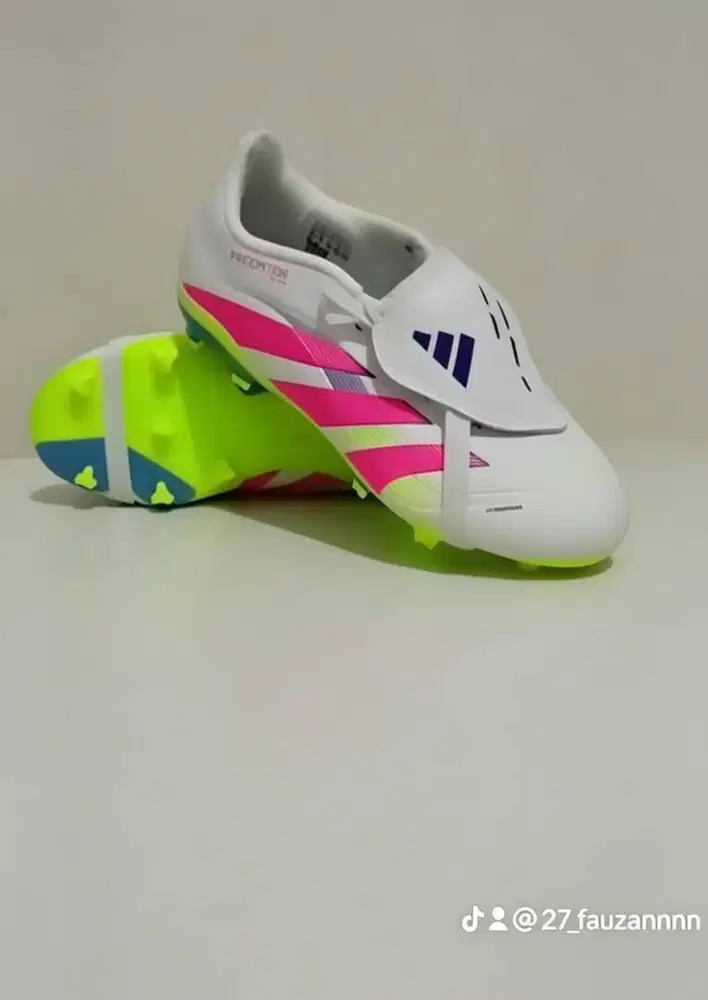 Sepatu sepakbola anak