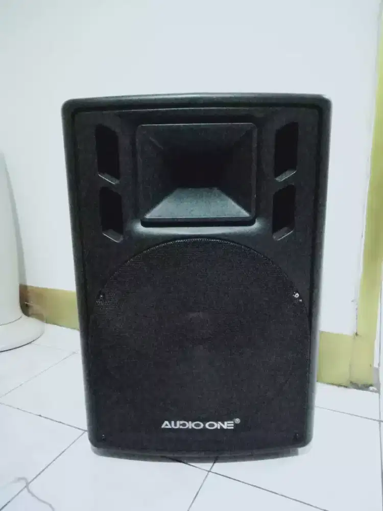 Speker aktif 15inc merek audio one model huper satu normal mulus