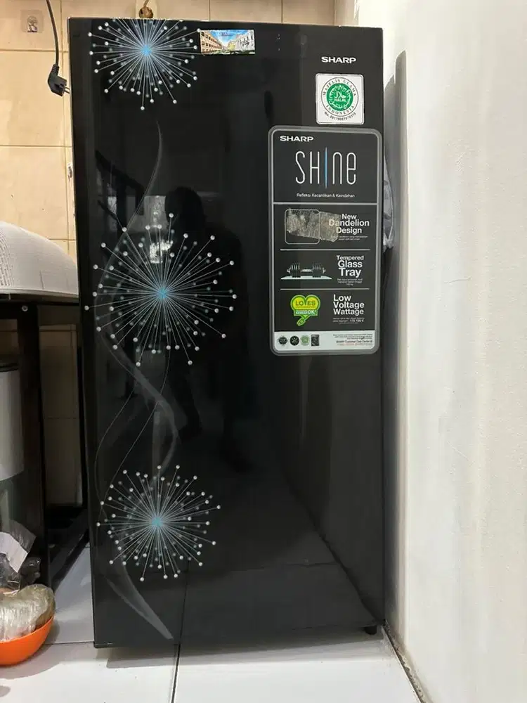 Kulkas sharp 1 pintu warna hitam