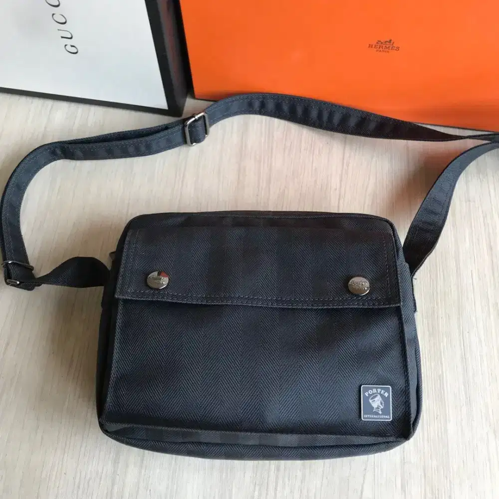 Porter International shoulder bag tablet tas second original