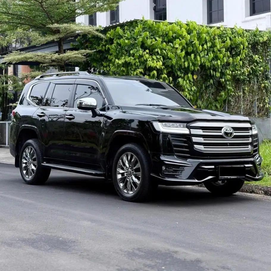 (CASH) Toyota Land Cruiser 300 VXR 4x4 2023