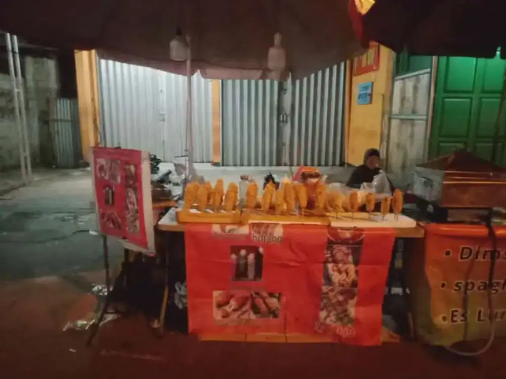 Jualan di pasar malam corndog hotang Mozarella