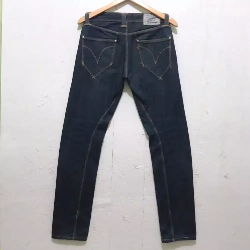 Levis engginerred slim fit  mulus