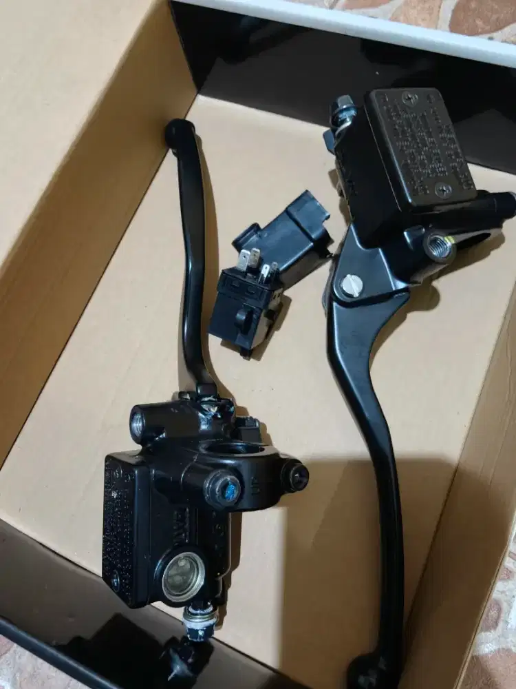 KALIPER & MASTER REM & SELANG & HANDLE REM & KAMPAS REM ADV 160 ABS
