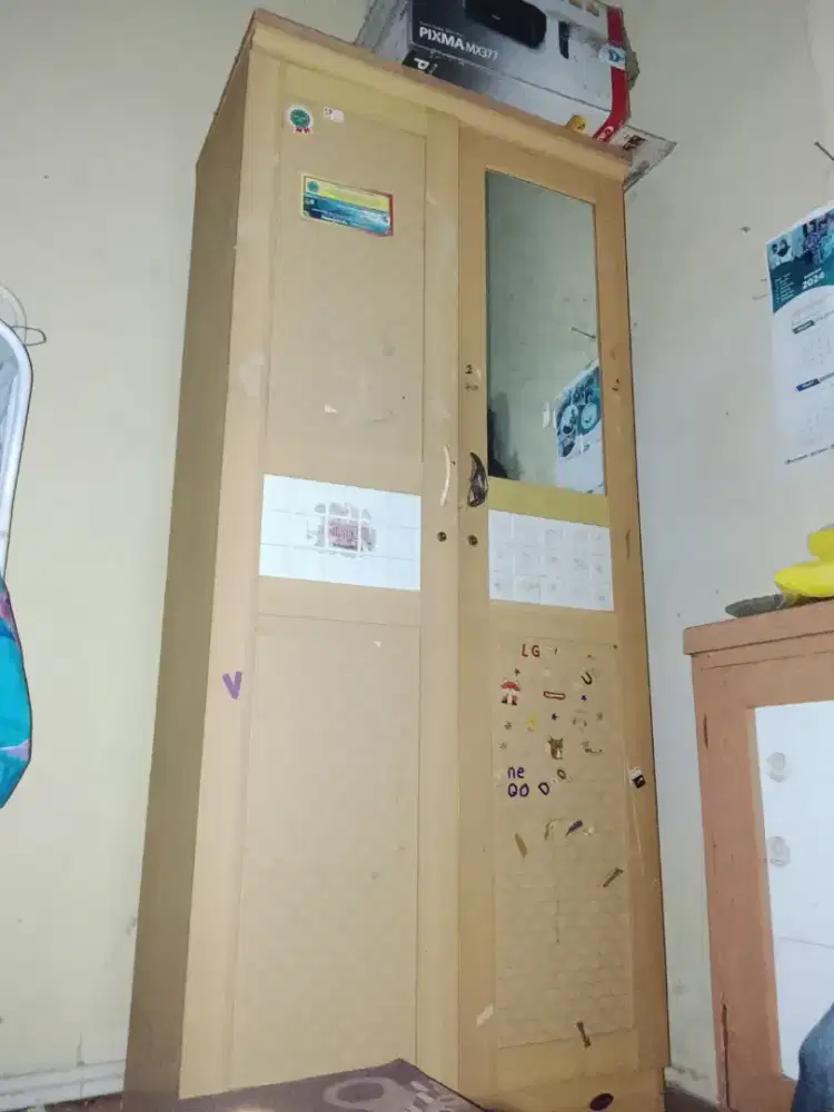DIJUAL LEMARI BEKAS