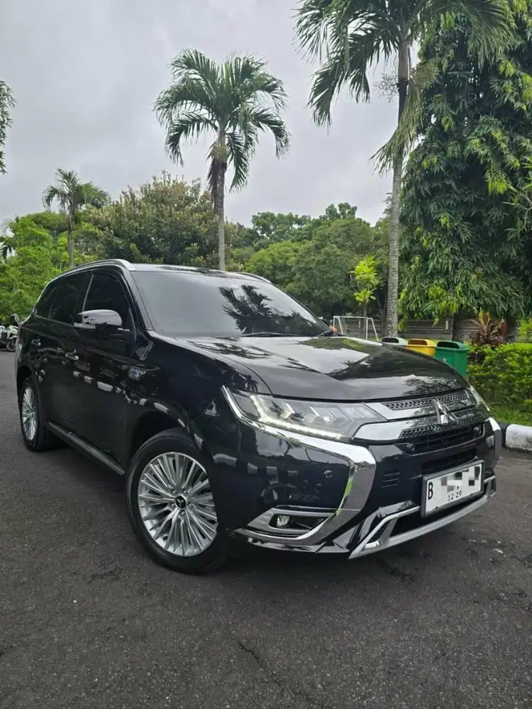 OUTLANDER PHEV BYBRID 4X4 TAHUN 2019 LOW KM 58.RB KONDISI SUPER