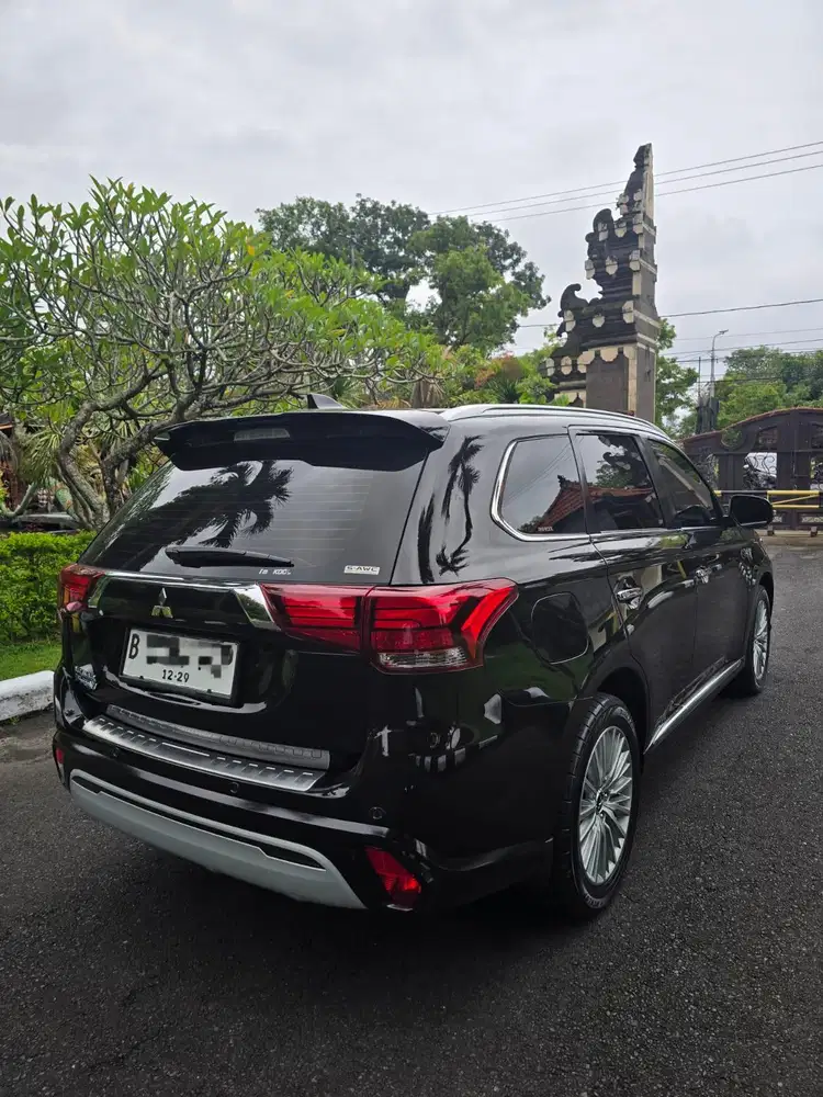 OUTLANDER PHEV BYBRID 4X4 TAHUN 2019 LOW KM 58.RB KONDISI SUPER