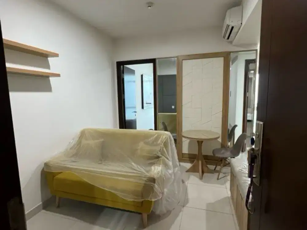 Disewakan apartemen The Kensington Royal Suites 1BR furnished baru renovasi