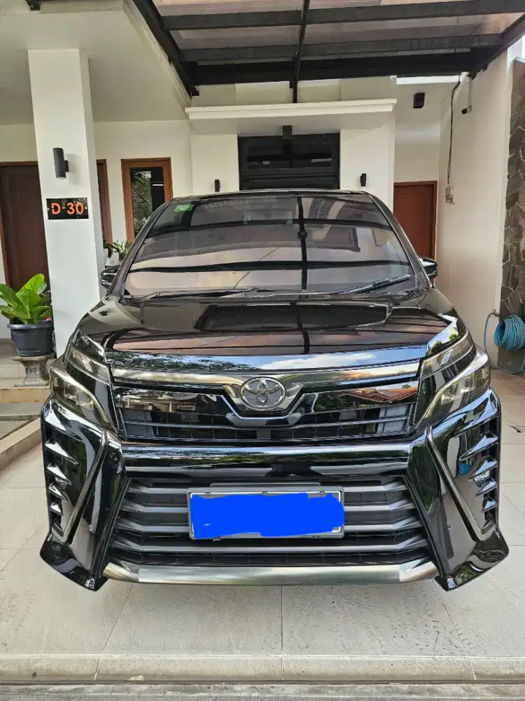 Toyota Voxy 2019