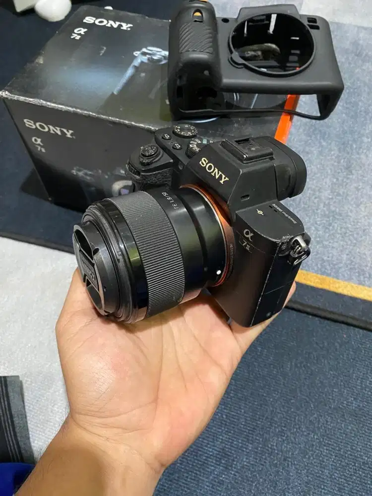 Kamera sony mirorles A7II lensa fix 50mm FE