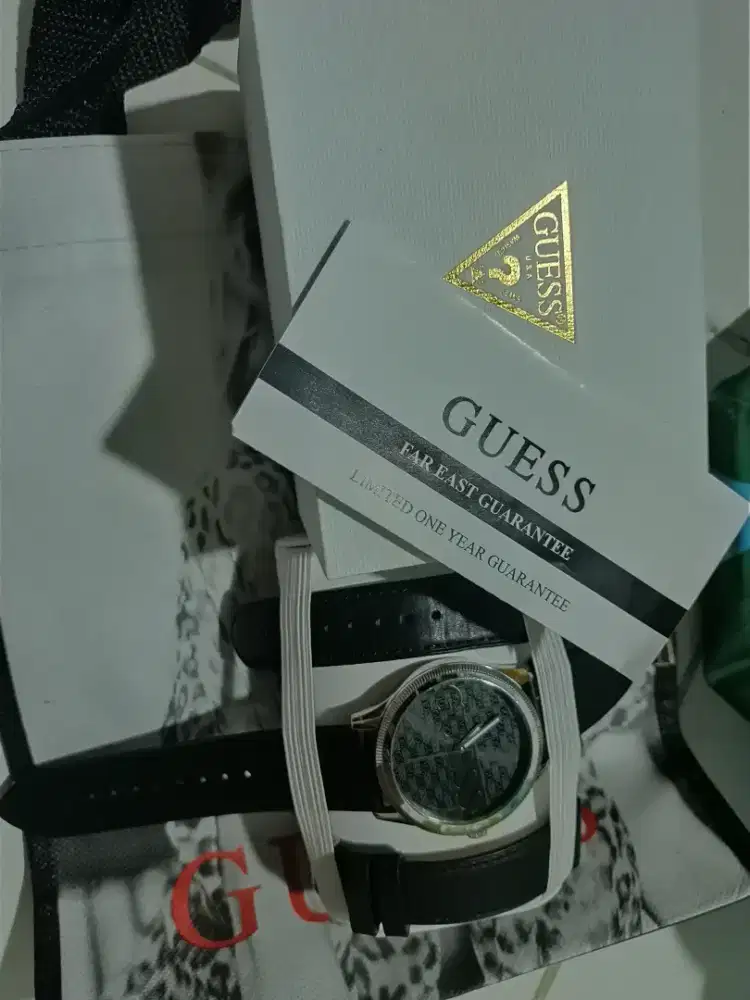 Jam tangan guees