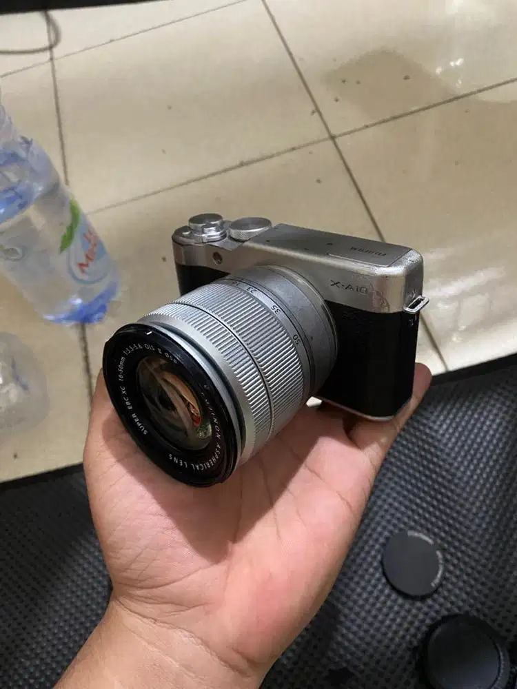 Kamera fujifilm mirorles XA10 lensa kit normal