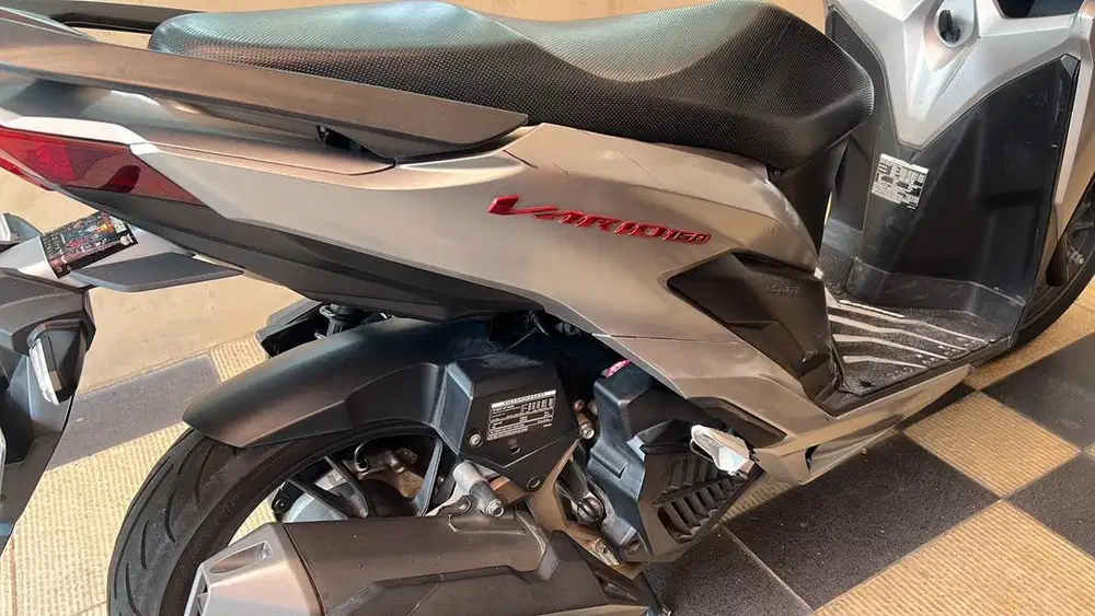 Vario 150 cc warna silver