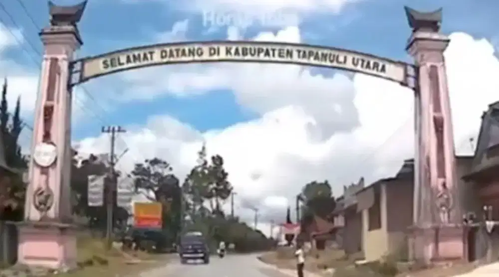 Tanah jalan lintas -pinggir jalan