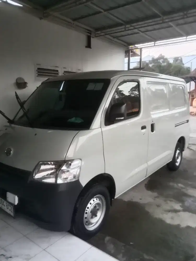 Grand max blind Van