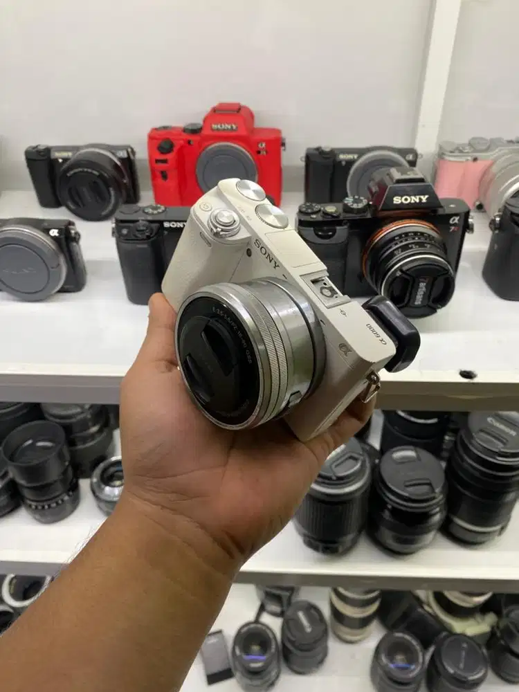 Kamera mirorles sony A6000 lensa kit 16-50 normal fullset