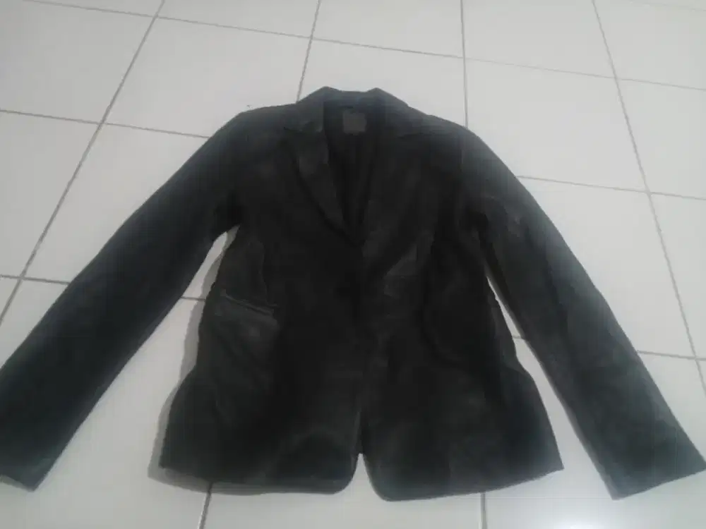 Jaket kulit cocok buat wanita dan pria
