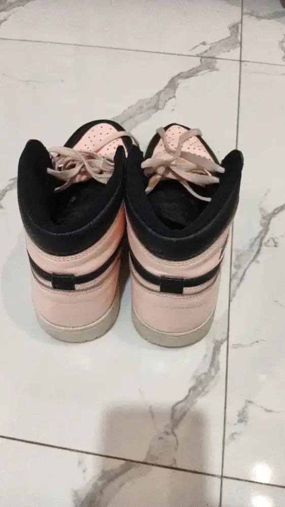 Nike Air Jordan 1 Retro High Crimson Tint 2019 Size 42