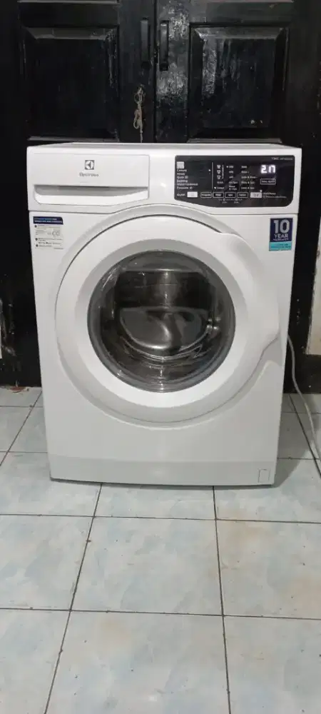 Mesin cuci front loading elektrolux