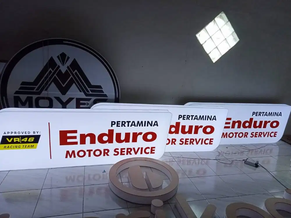 Papan Nama Toko Neon Box & Huruf Timbul Akrilik