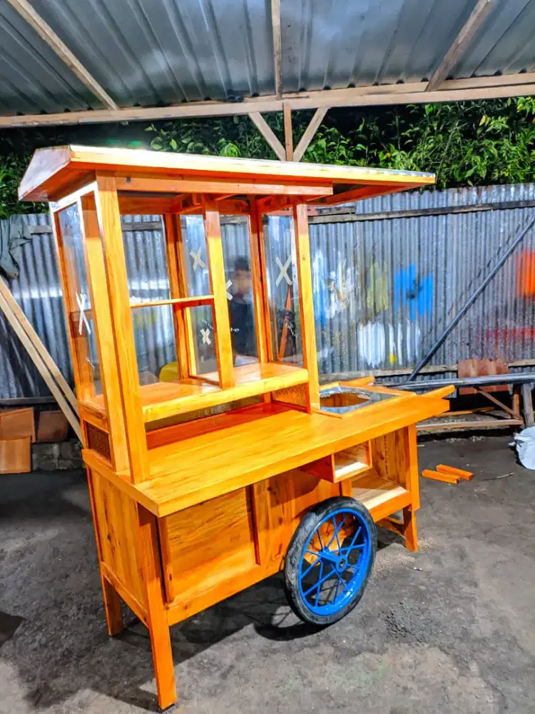 Gerobak nasi goreng, gerobak angkringan, gerobak soto, gerobak bakso