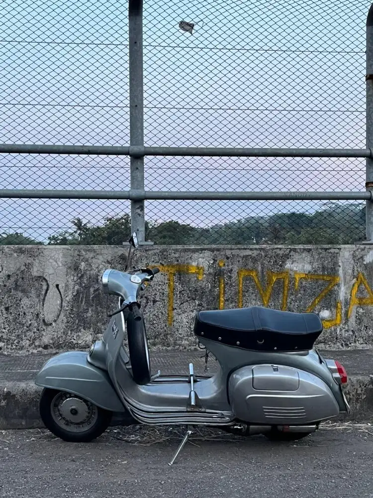 Vespa sprint classic racing