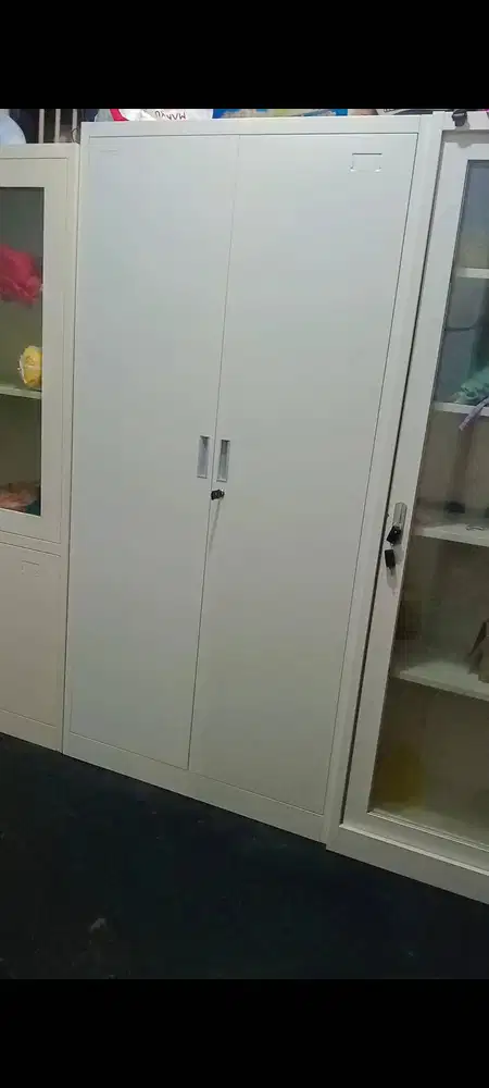 Lemari besi 2 pintu
