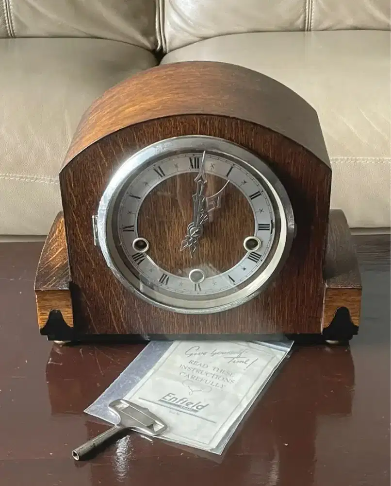 Westminster Smith jam meja antik kayu vintage original pajangan