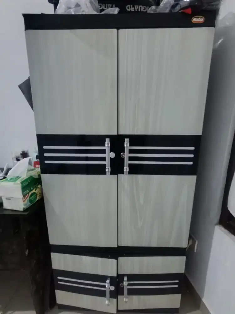 SECOND LIKE NEW LEMARI PLASTIK BESAR