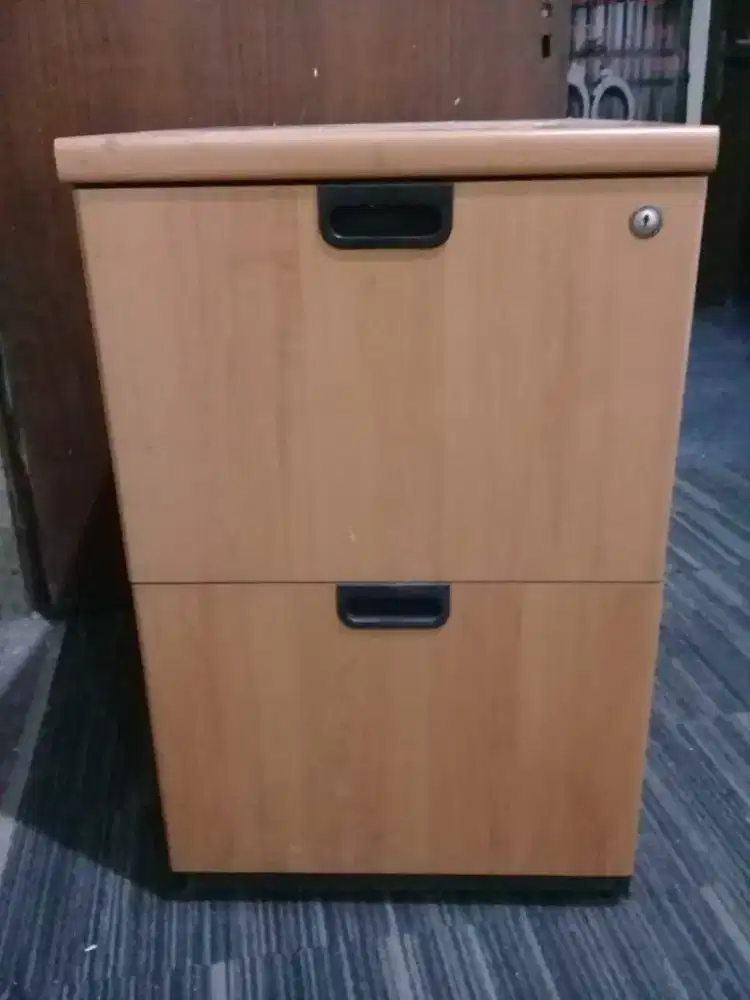 Filing cabinet kayu 2 pintu