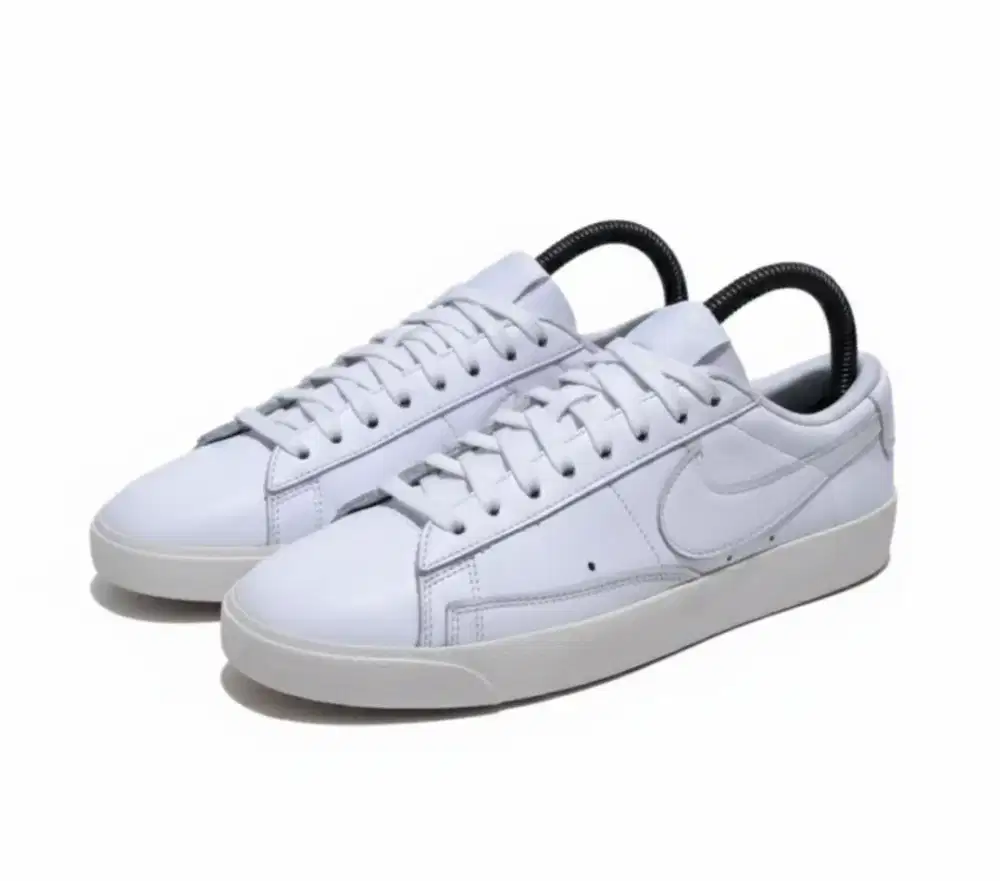 Nike Blazer Low Triple White Size 39