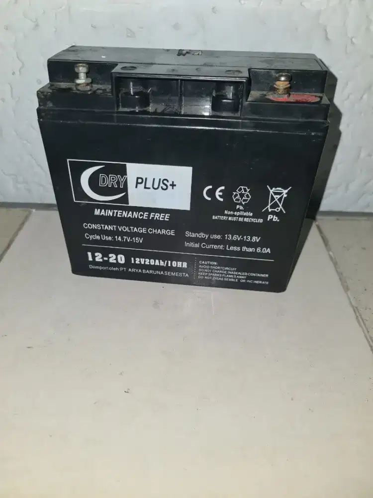 Aki second 12 V 20 A warna hitam