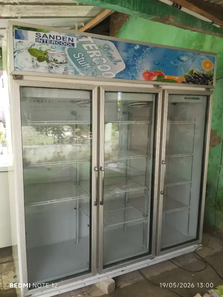 Showcase 3pintu merek sanden barang normal mesin ori body mulus
