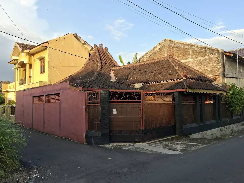 Dijual rumah klasik model joglo dekat manahan