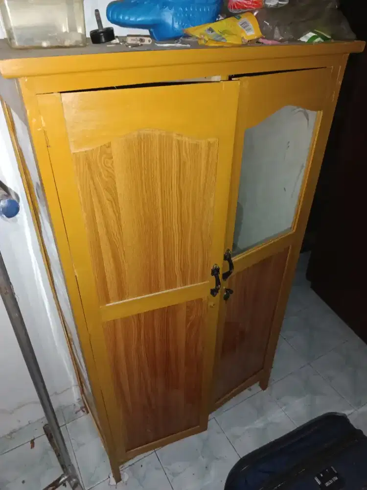 Lemari kayu baju
