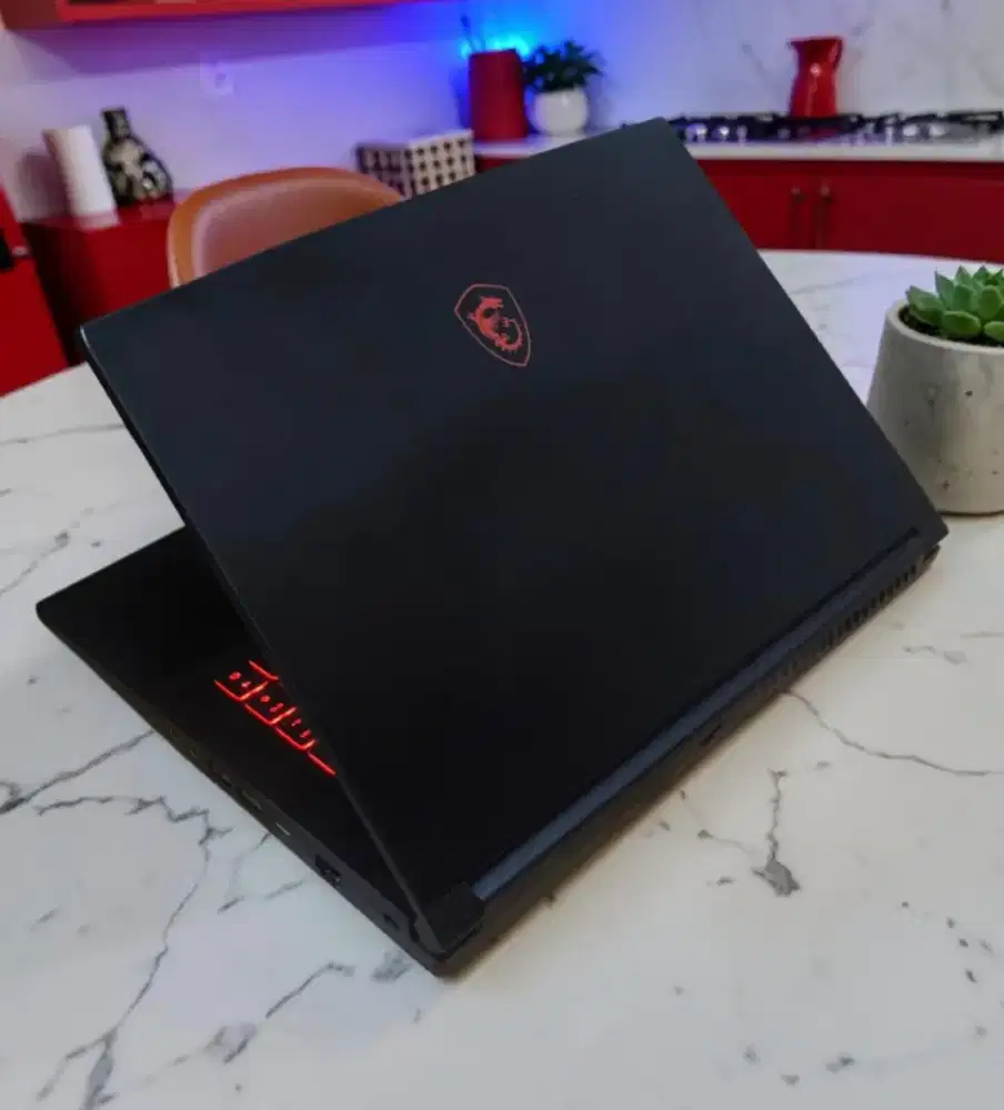 MSI Thin 15-EVOLVED12 UCX FULLSET BOX [GEN 12 RTX] RAM 16Gb SSD 512GB