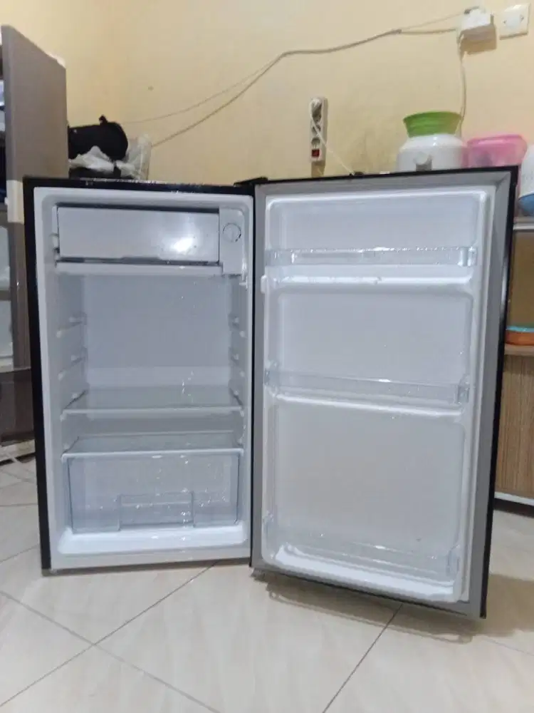 Kulkas 1 Pintu Changhong CBC 100 – Dingin Mantap!