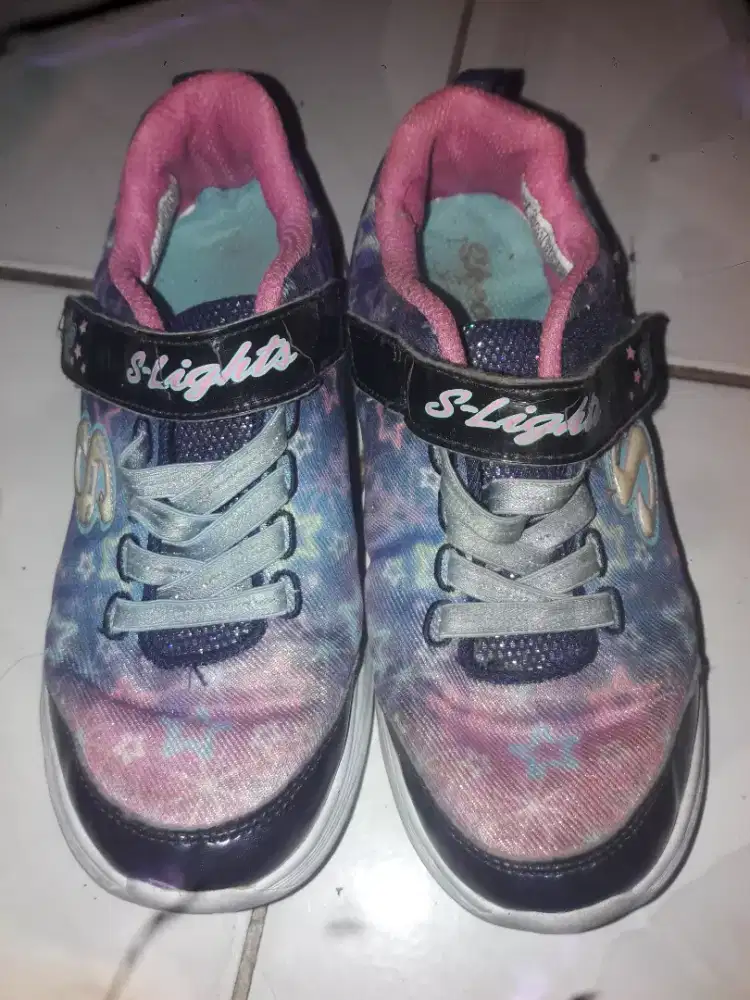 Sepatu anak Skecher uk 35