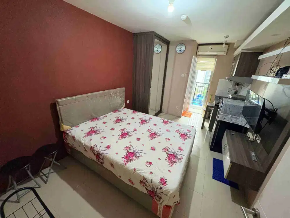 Studio furnished lantai rendah hadap kolam apartemen Bassura City