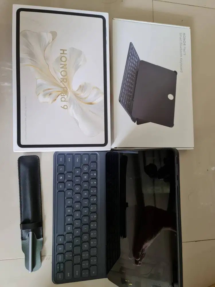 Dijual BU Tablet Honor Pad 9 kondisi seperti baru .