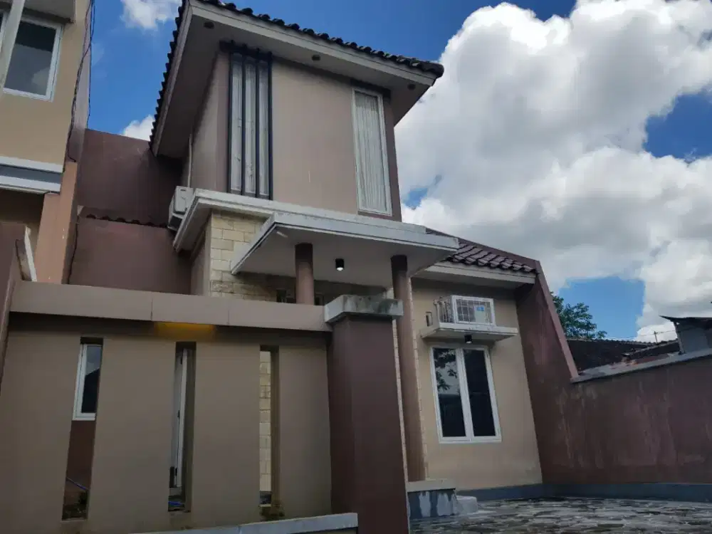 Disewakan/kontrak rumah 3 kamar full furnish sangat strategis