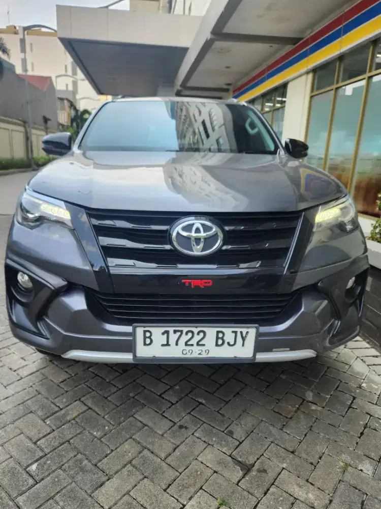 TOYOTA FORTUNER. VRZ. TRD 19