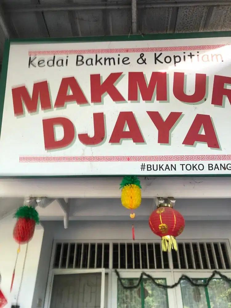 Karyawan Kedai Makanan