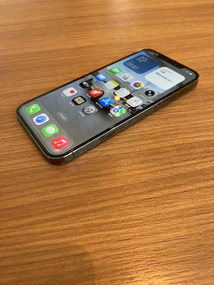iPhone 12 Pro Max 256GB Garansi Resmi iBox Graphite Lecet Pemakaian