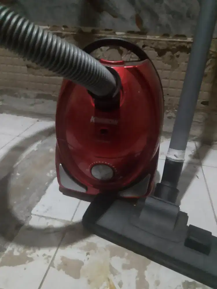 VACUUM CLEANER.