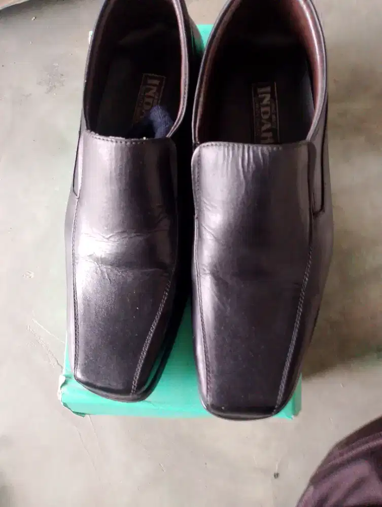 Jual sepatu kulit tempahan masih seperti baru