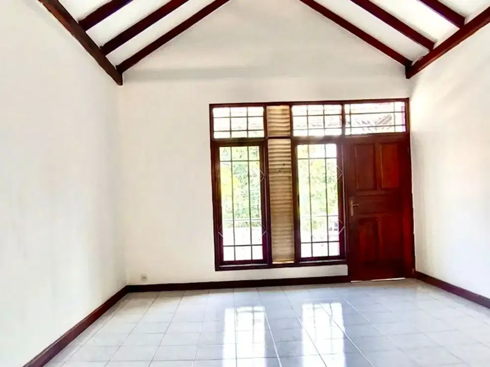 DISEWA RUMAH DI TAMAN KOPO INDAH 1 (TKI) DEKAT TOL, SEKOLAH KALAM KUDUS, MIKO MALL, DAN RUMAH SAKIT BORROMEUS