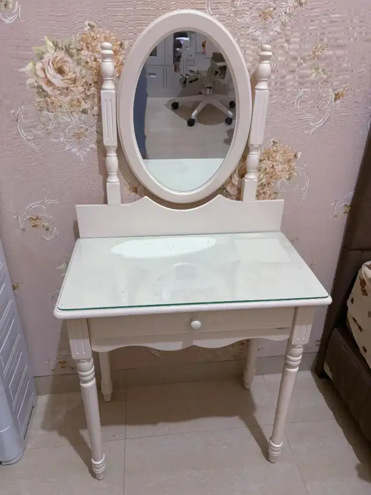 Meja Rias minimalis free kursi cantik